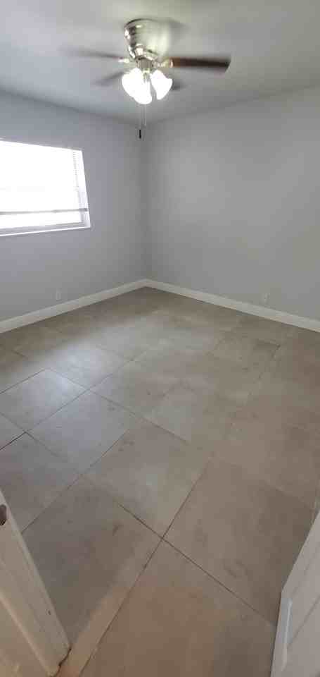 921 Sw 10th Dr #3 - Photo 2 of 19