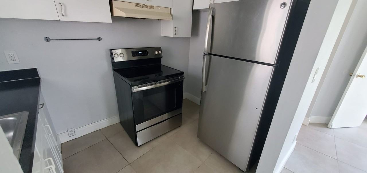 921 Sw 10th Dr #3 - Photo 5 of 19