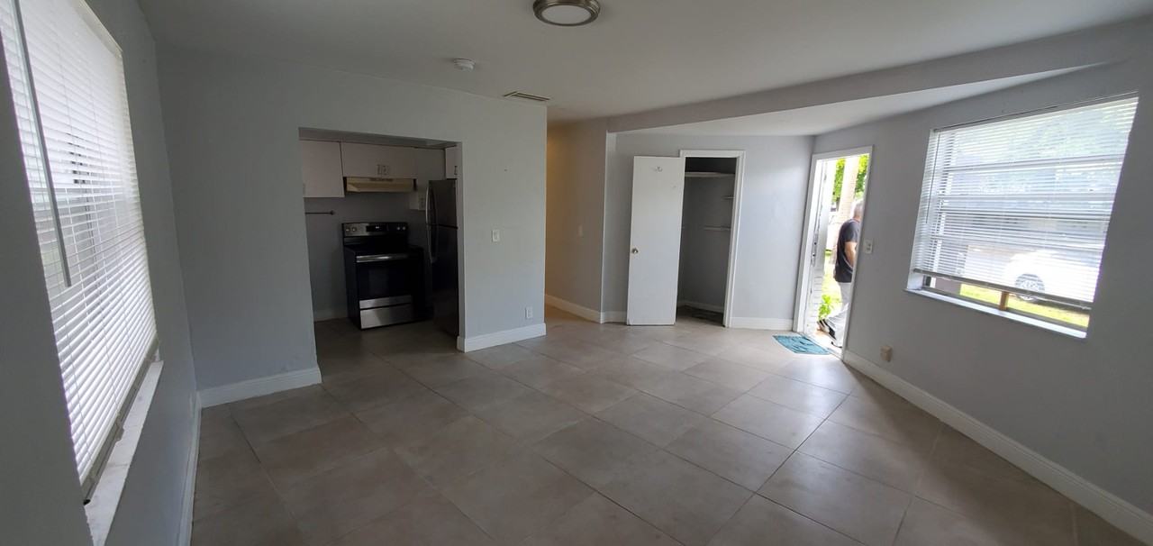 921 Sw 10th Dr #3 - Photo 7 of 19