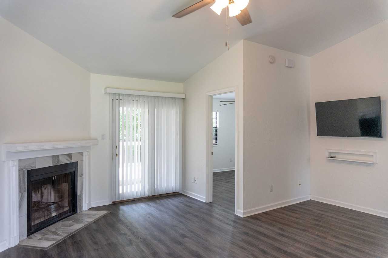 3223 Albert Dr #1 - Photo 4 of 28