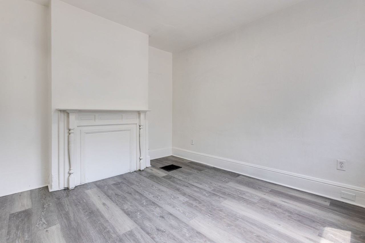 949 Freeland St - Photo 2 of 20