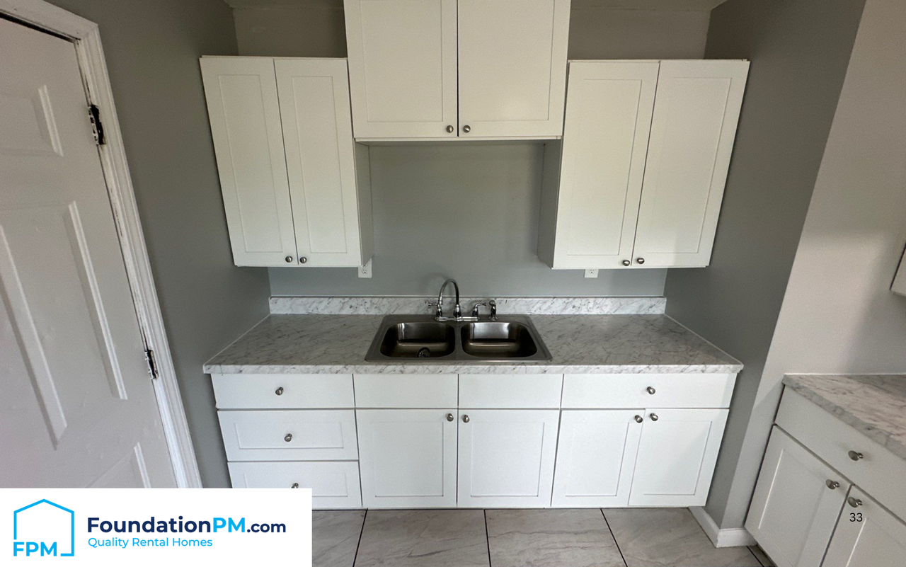 1663 Humber St #1 - Photo 5 of 25