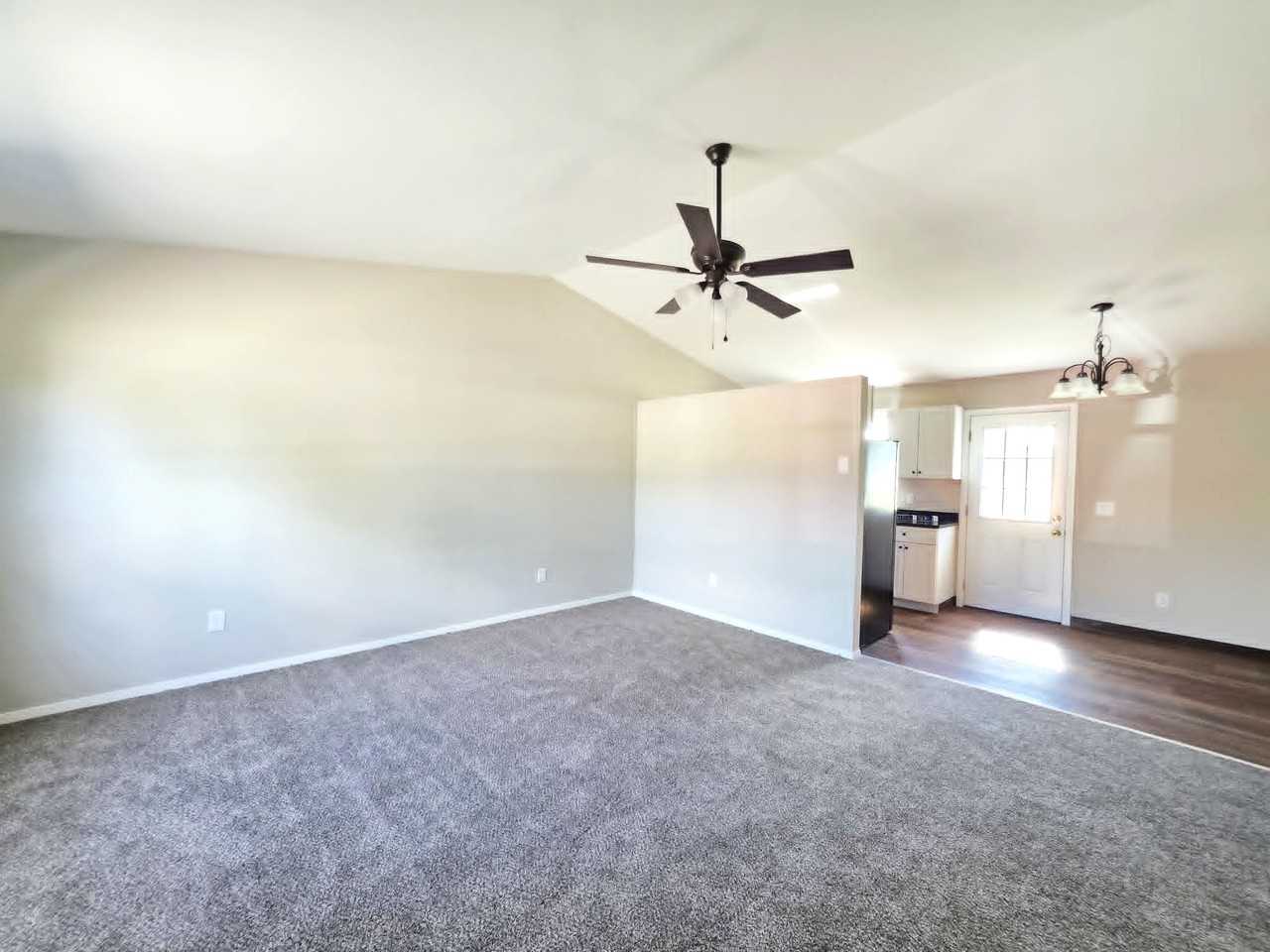 1118 Bryn Mawr Ave #1 - Photo 3 of 18