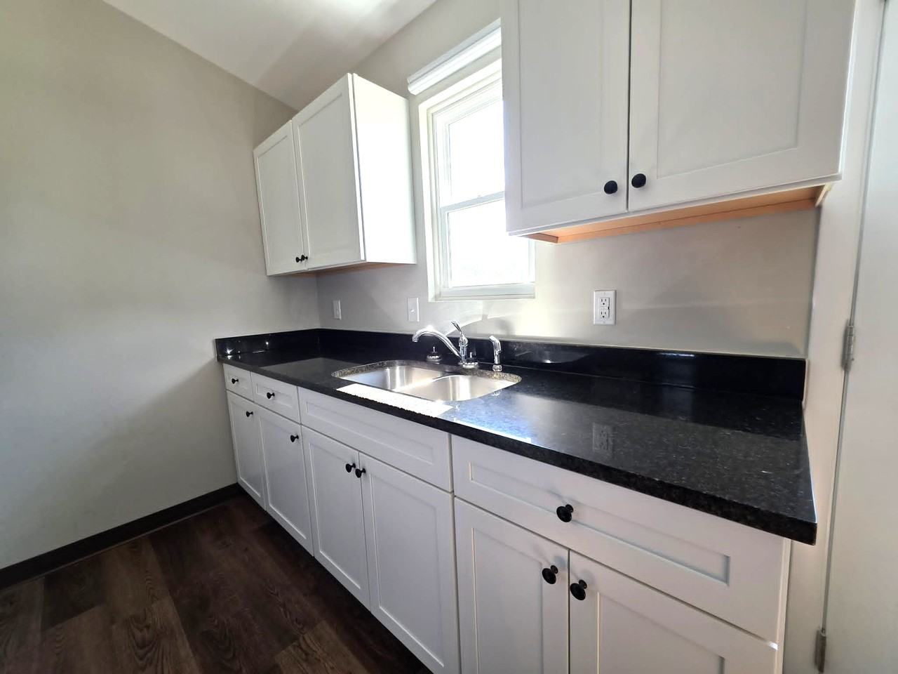 1112 Bryn Mawr Ave #1 - Photo 6 of 19