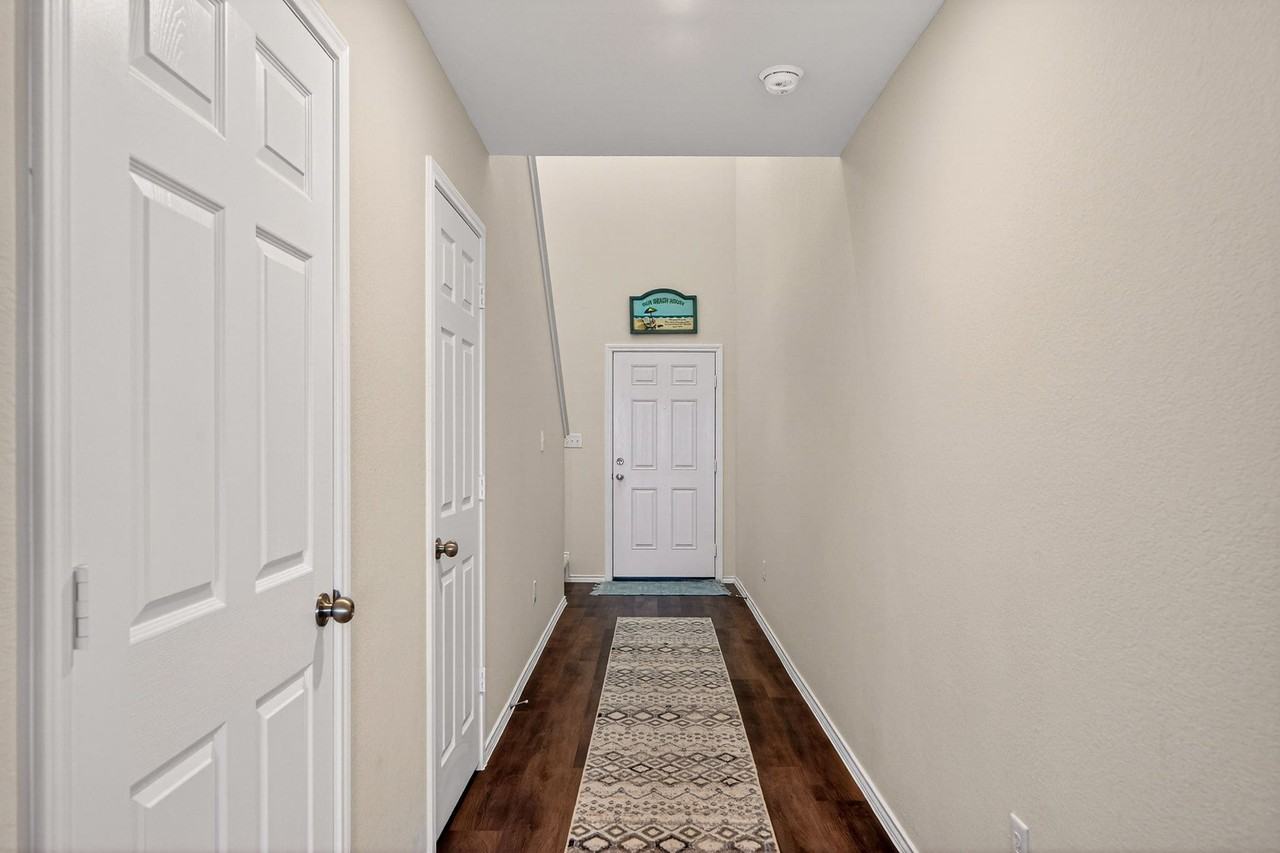 4037 Bermuda Ln #1 - Photo 4 of 32