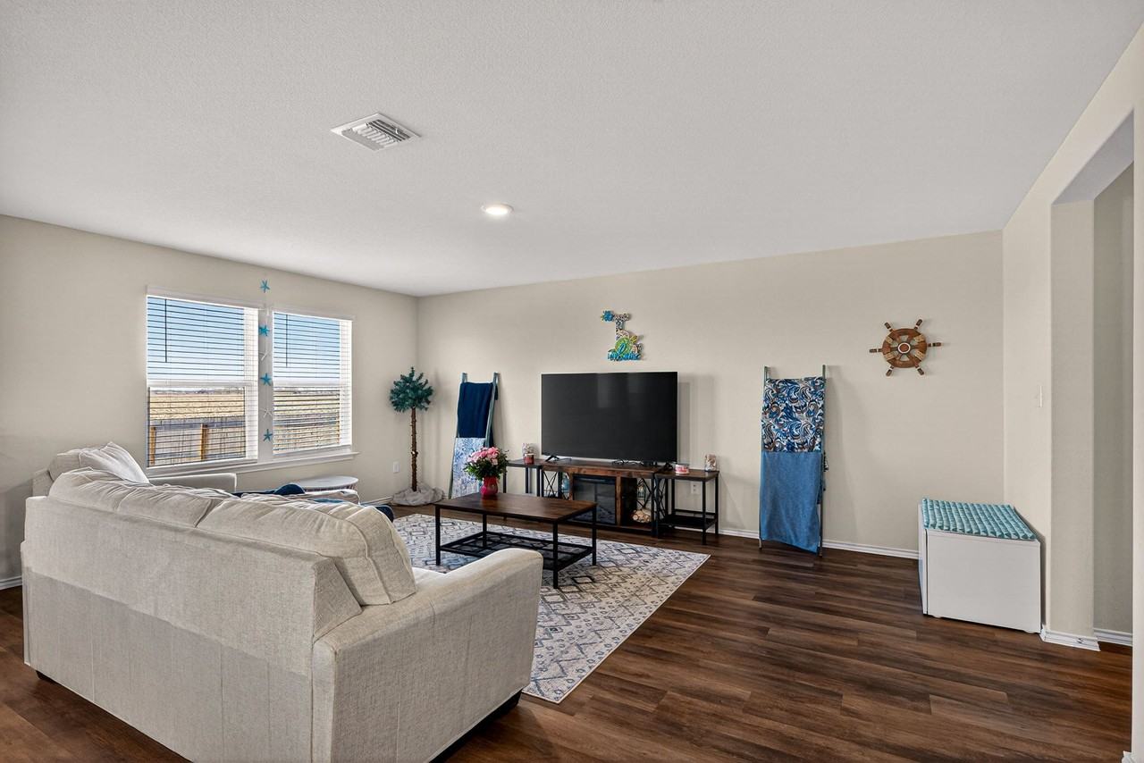 4037 Bermuda Ln #1 - Photo 5 of 32