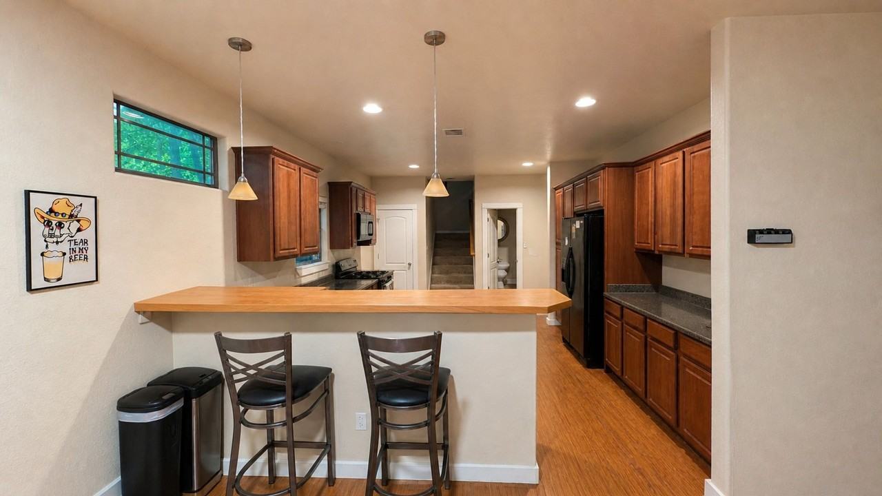 200 200 W North Loop  - #B - Photo 6 of 24