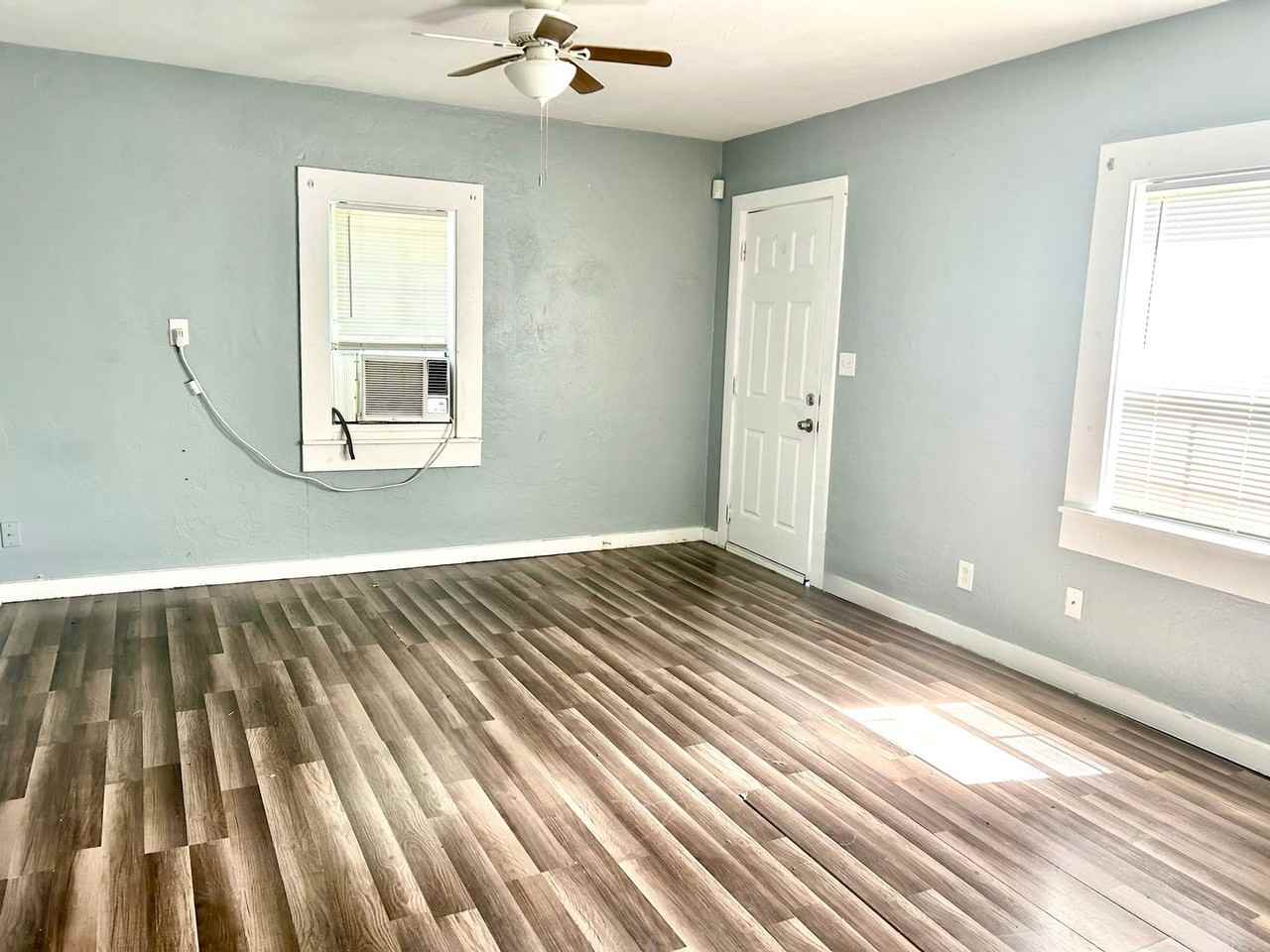 731 Florence St - Photo 4 of 10