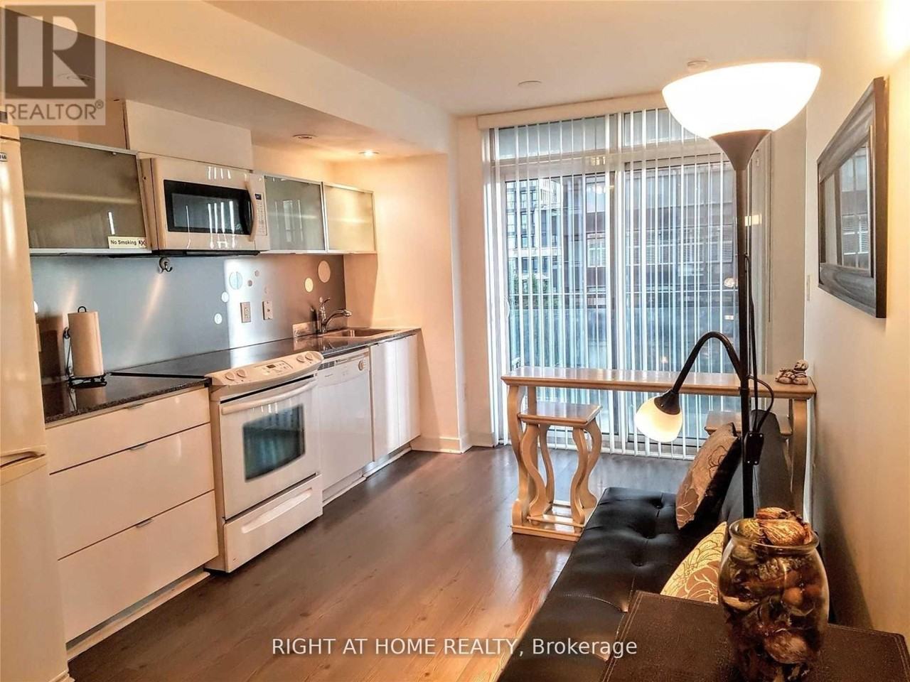 4 Spadina Avenue - Photo 4 of 8