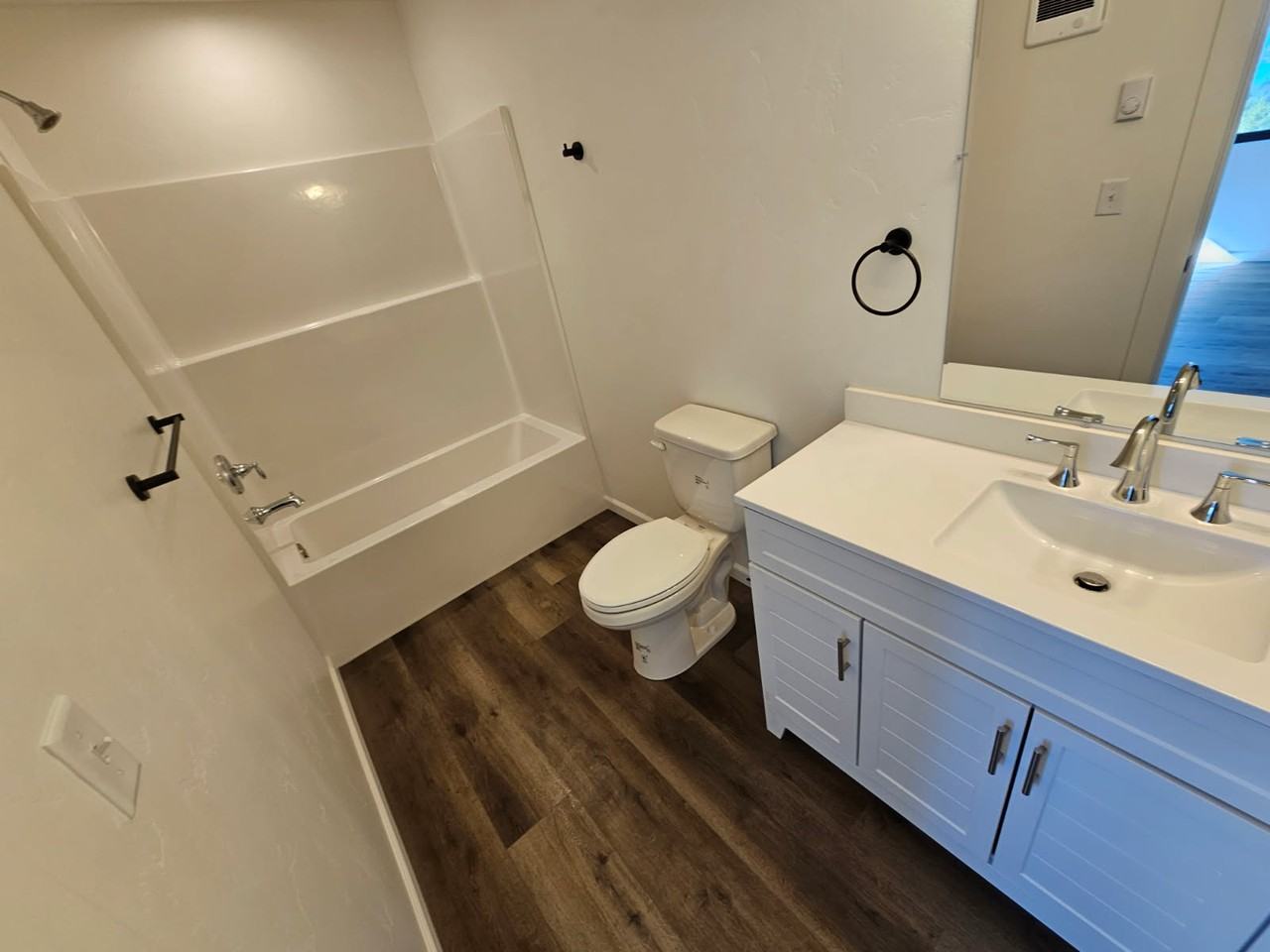 1002 Hillside Ct #1 - Photo 5 of 7