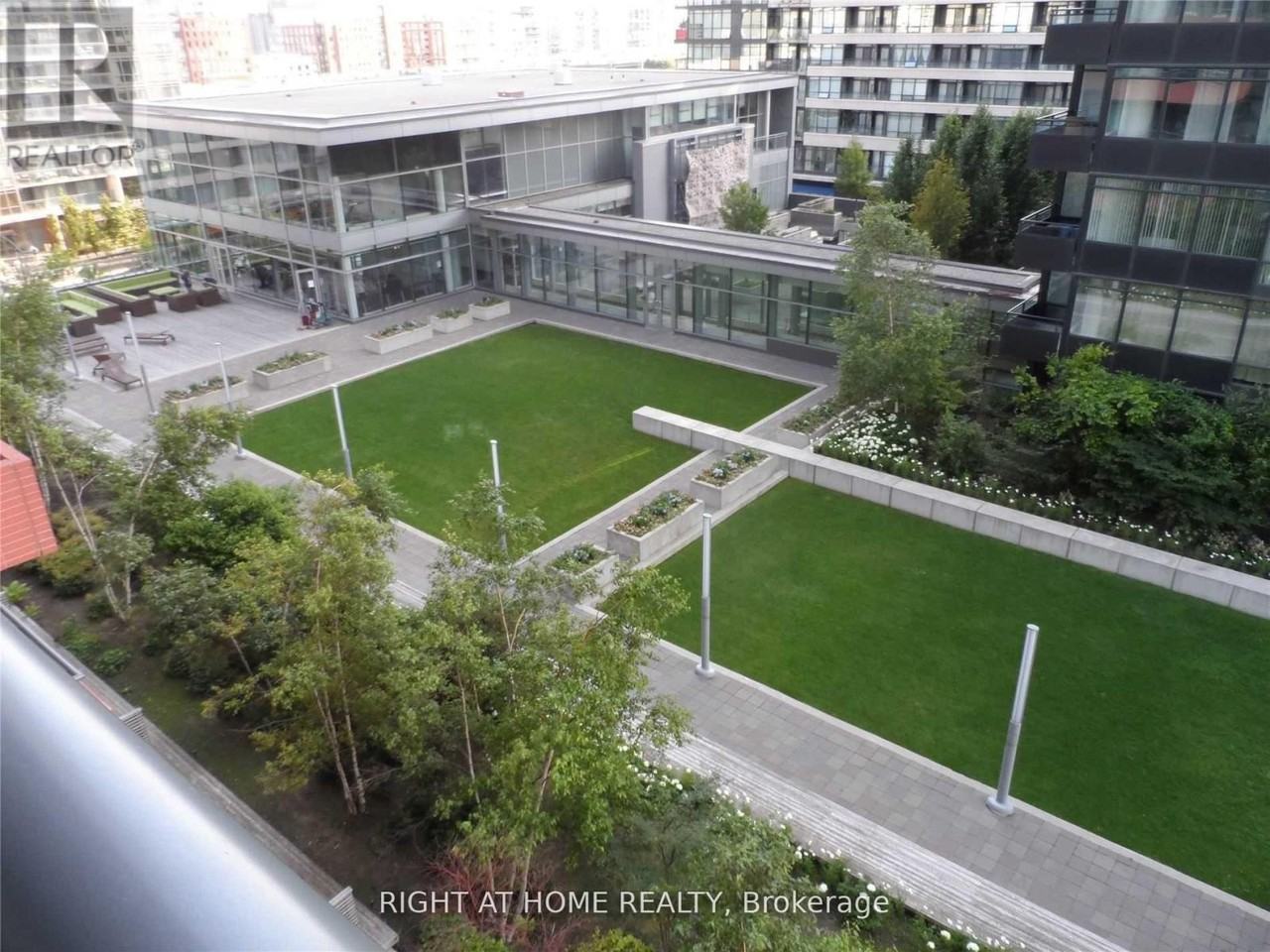 4 Spadina Avenue - Photo 5 of 8