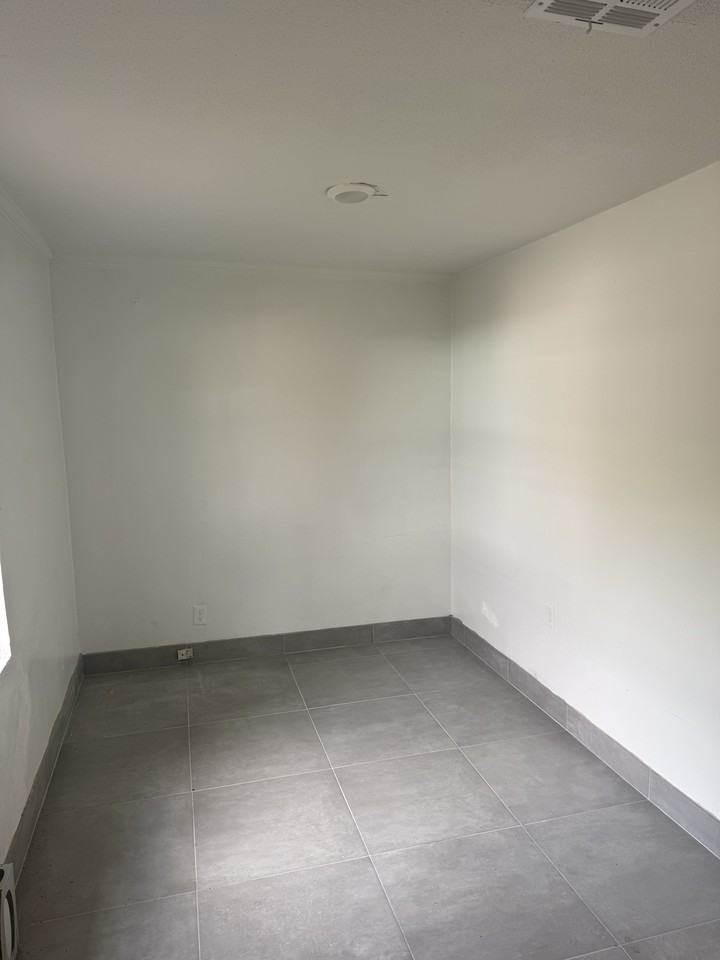 512 N 6 St. - AUnit A #A - Photo 2 of 10