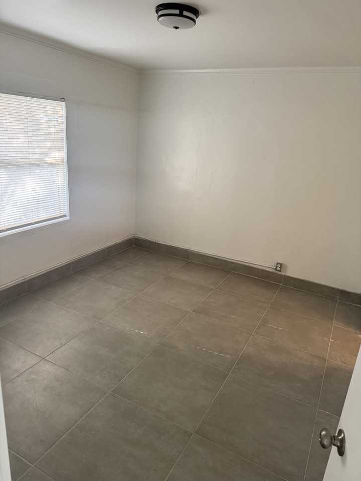512 N 6 St. - AUnit A #A - Photo 7 of 10