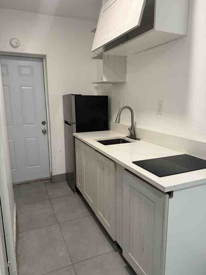 512 N 6 St. - BUnit B #B - Photo 4 of 9