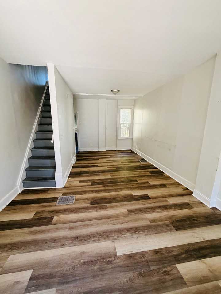 4 Lower Oak St - Photo 2 of 9