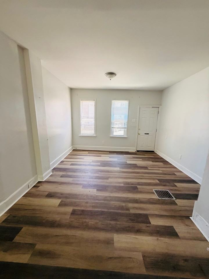 4 Lower Oak St - Photo 3 of 9