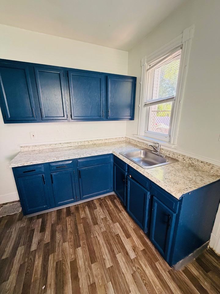 4 Lower Oak St - Photo 4 of 9
