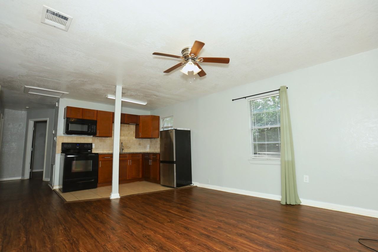713 S Valderas St #1 - Photo 2 of 10