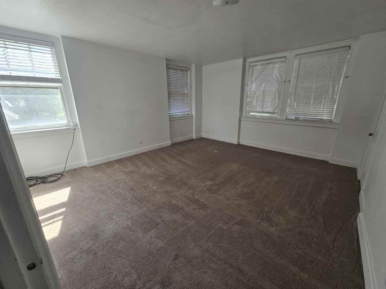 813 E Jefferson St #9 - Photo 3 of 5