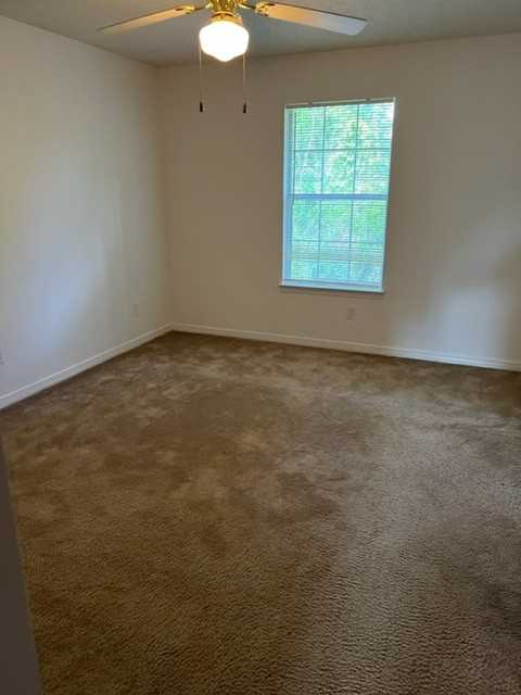 2812 Bradford Pl Nw #4 - Photo 2 of 4