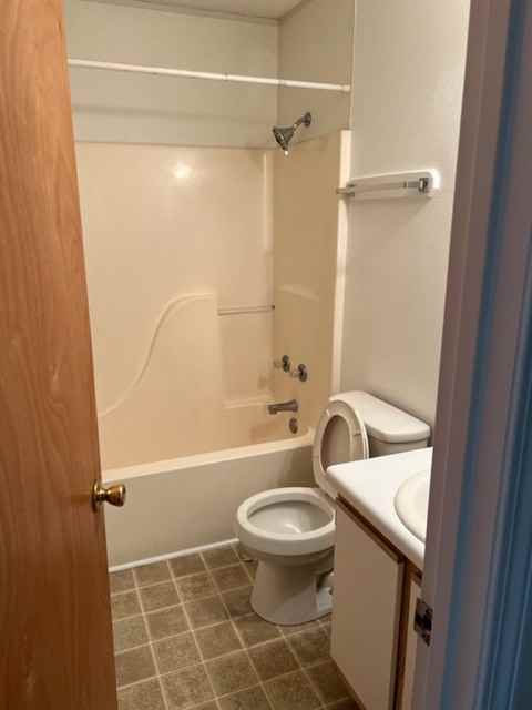 2814 Bradford Pl Nw #3 - Photo 4 of 4