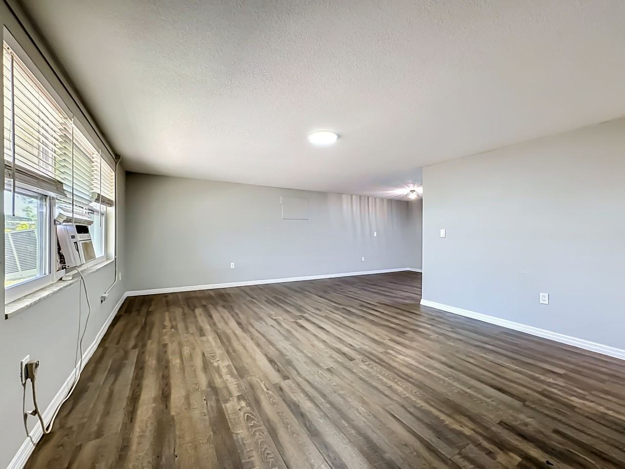 702 21st Ave W - Photo 5 of 31