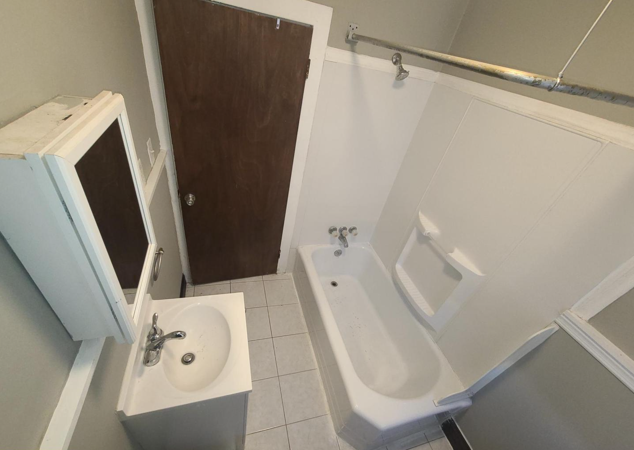 230 Broadway #C - Photo 4 of 8