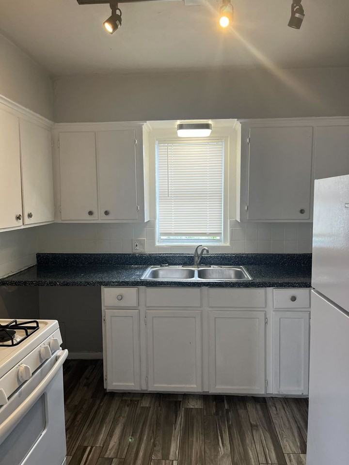 5532 Eskridge St #6 - Photo 2 of 12