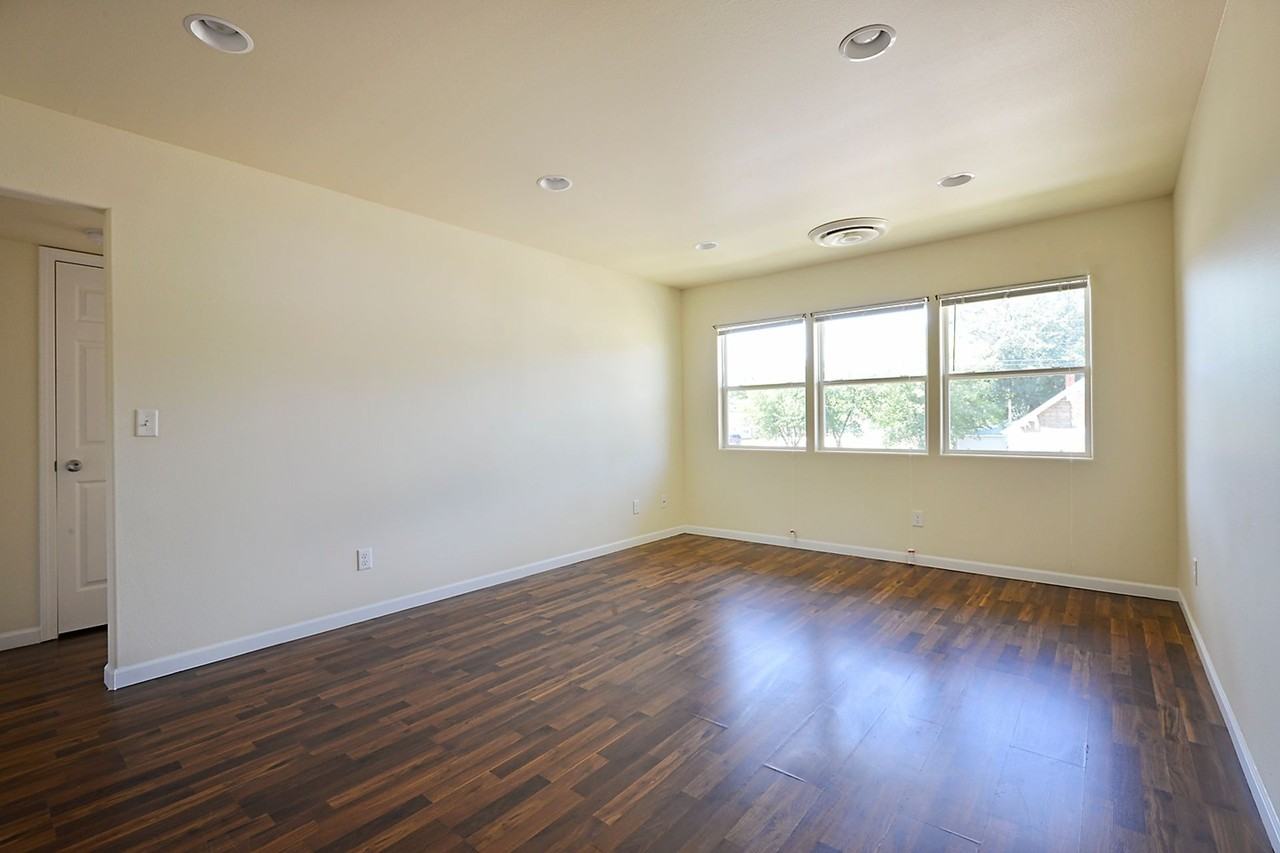 506 11th Street NW - Photo 4 of 9