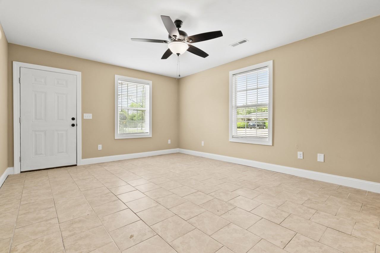 304 Sanborn St Apt B #1 - Photo 4 of 14