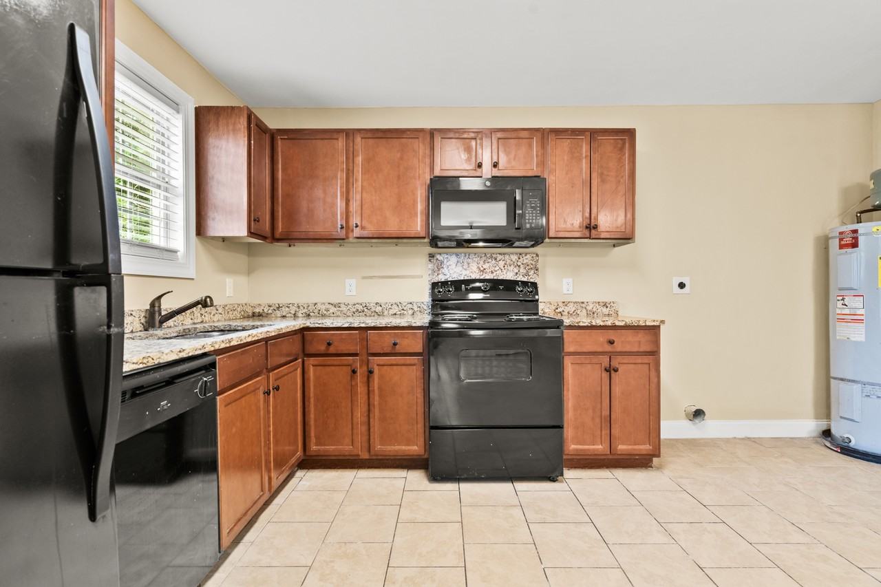 304 Sanborn St Apt B #1 - Photo 7 of 14