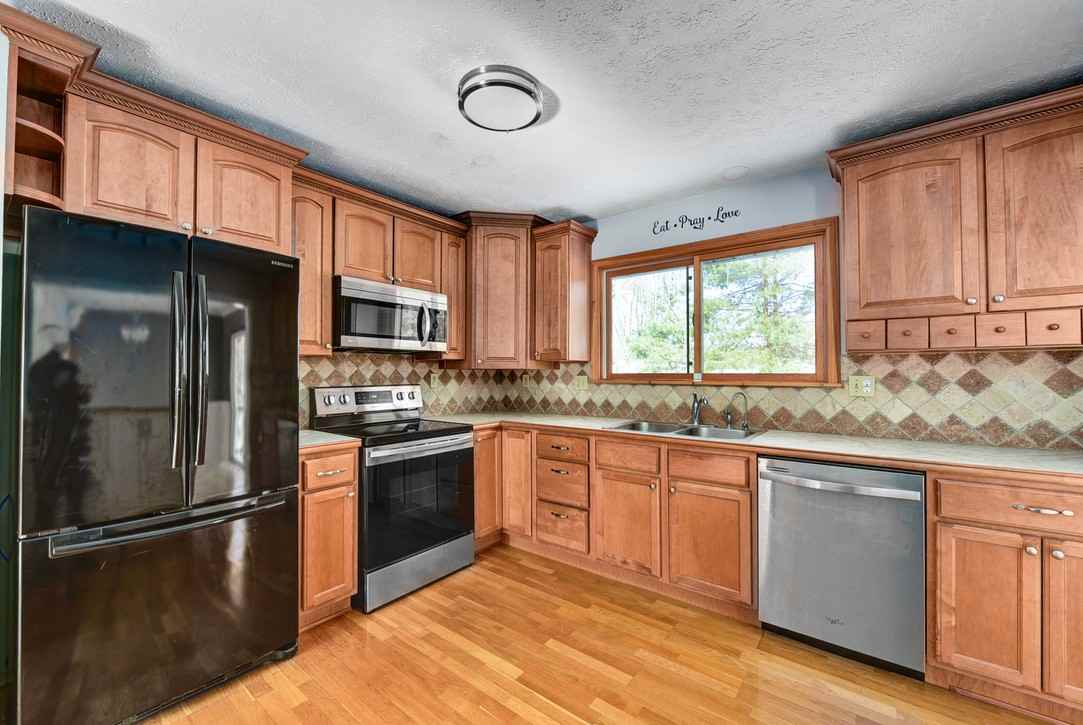 13286 Boston Rd #1 - Photo 4 of 32