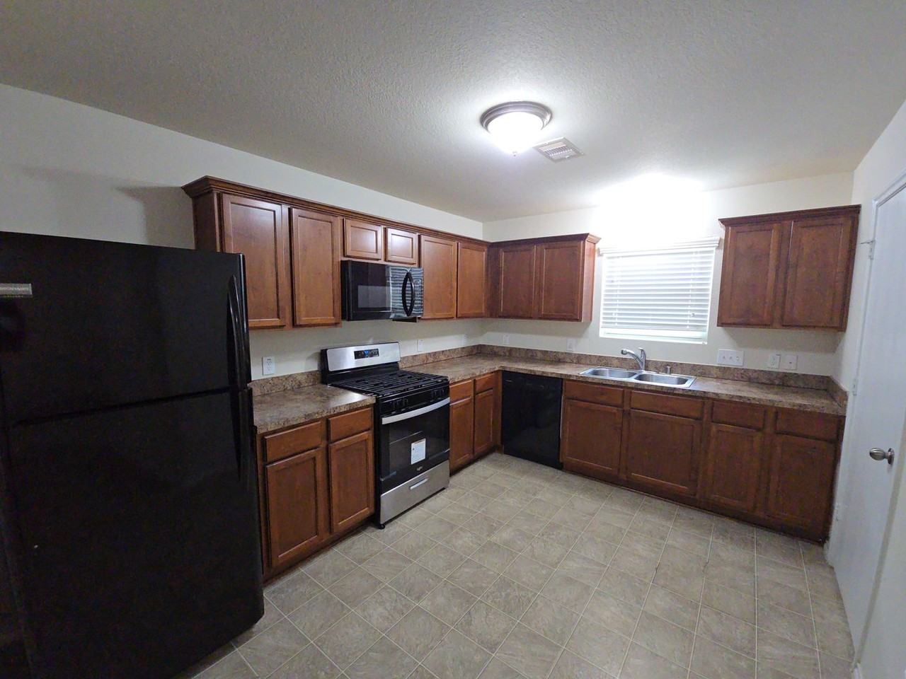810 Lightningbug Ln - Photo 3 of 27