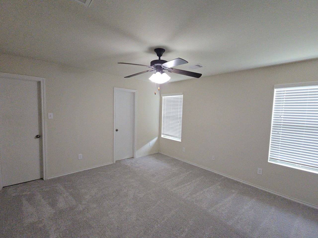 810 Lightningbug Ln - Photo 7 of 27