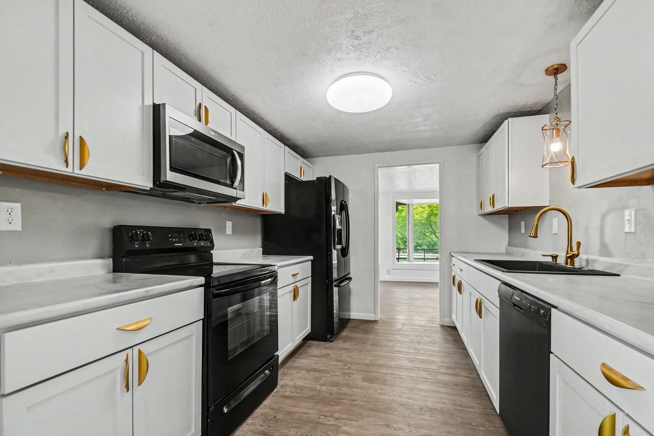 2527 Riverside Dr #1 - Photo 3 of 16