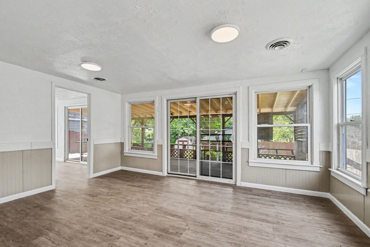 2527 Riverside Dr #1 - Photo 5 of 16