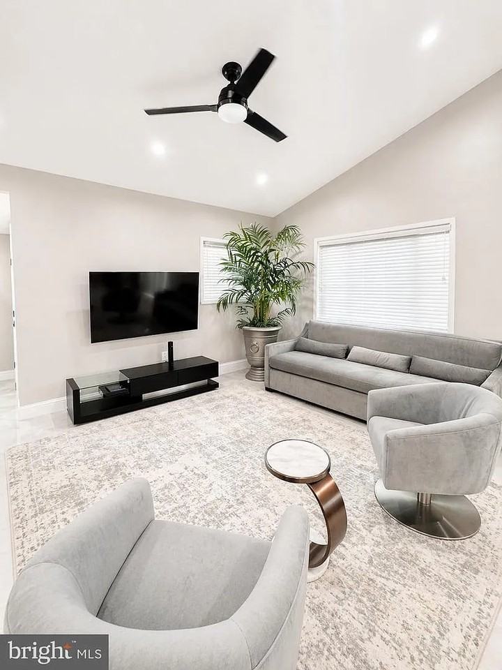 51 Chiswick Dr #1 - Photo 2 of 16