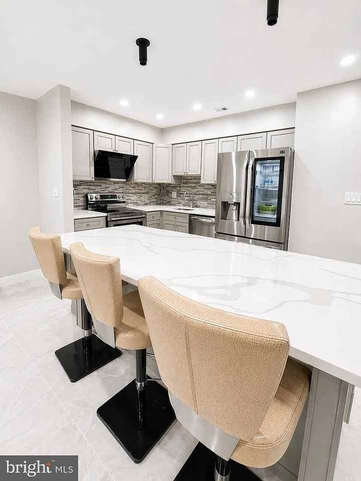 51 Chiswick Dr #1 - Photo 4 of 16