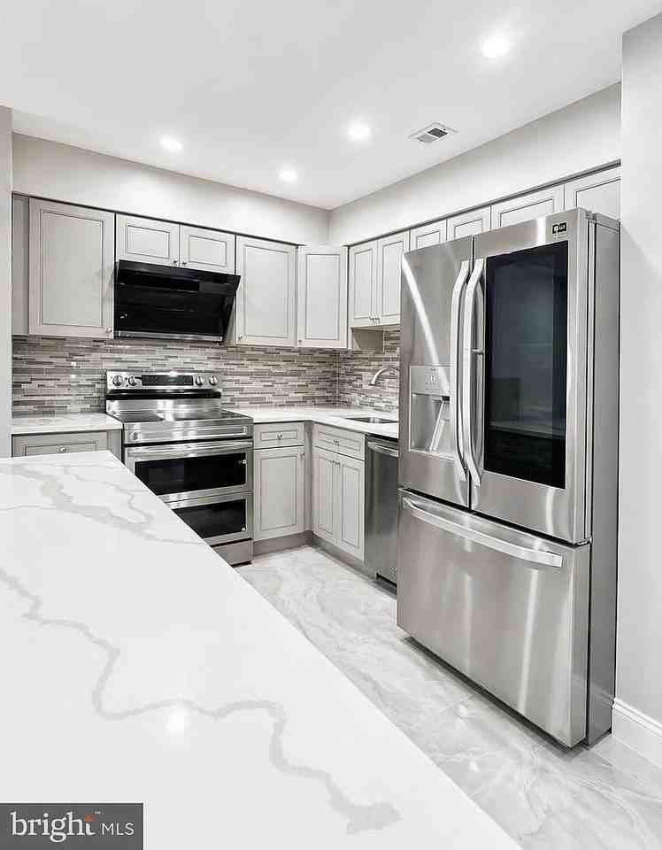 51 Chiswick Dr #1 - Photo 5 of 16