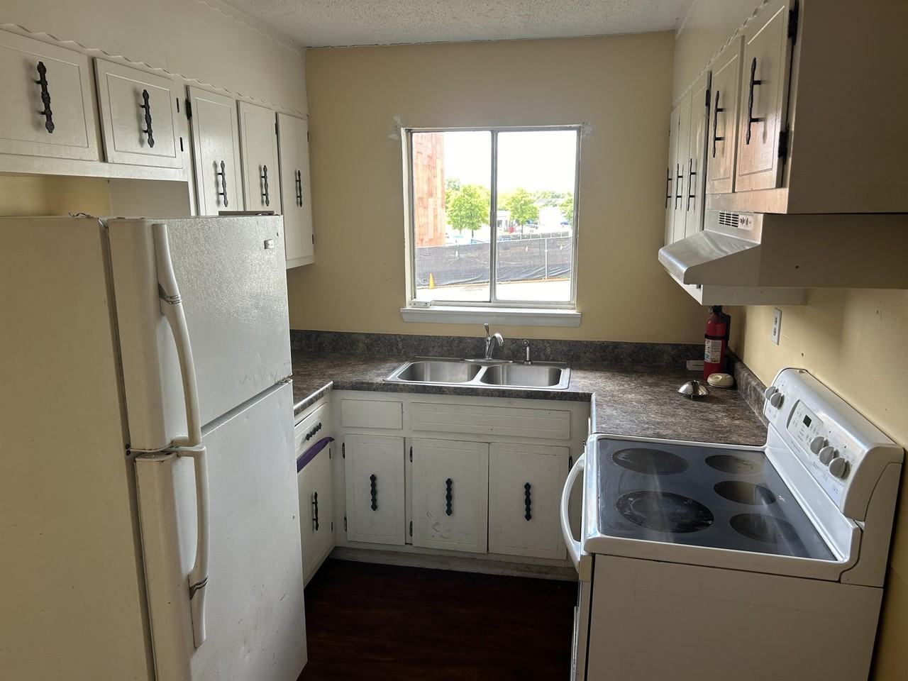 1003 Oak St #A - Photo 4 of 11