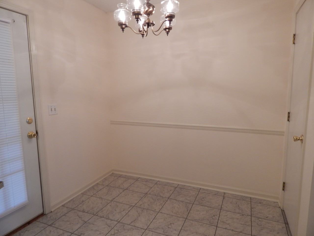 738 Coventry Ln Apt E #E - Photo 3 of 12