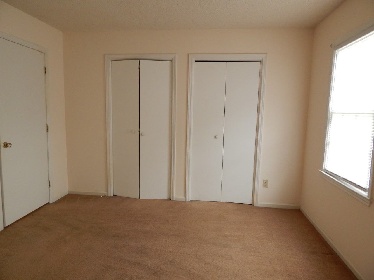 738 Coventry Ln Apt E #E - Photo 6 of 12