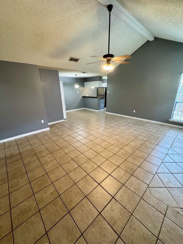 4009 Evergreen St #4009 - Photo 2 of 10