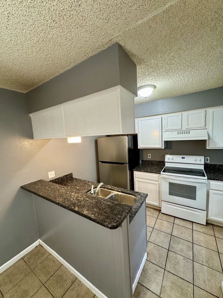4009 Evergreen St #4009 - Photo 3 of 10