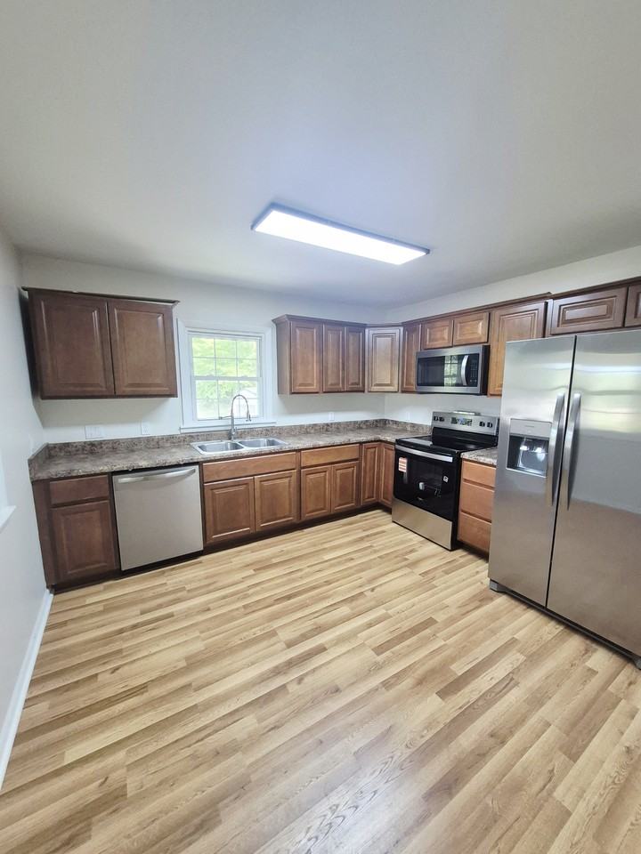200 Wellview Dr #1 - Photo 6 of 33