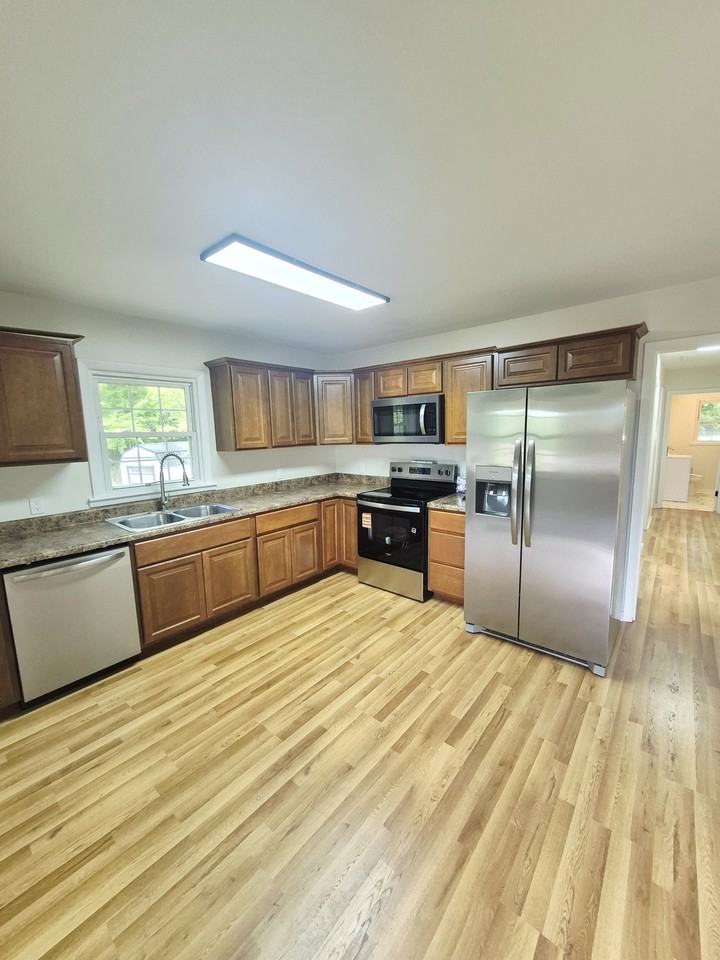 200 Wellview Dr #1 - Photo 7 of 33