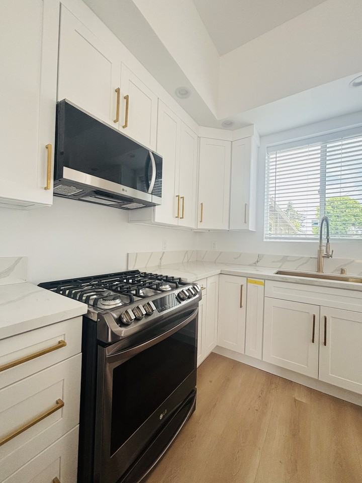 1724 260th St #1 - Photo 3 of 14