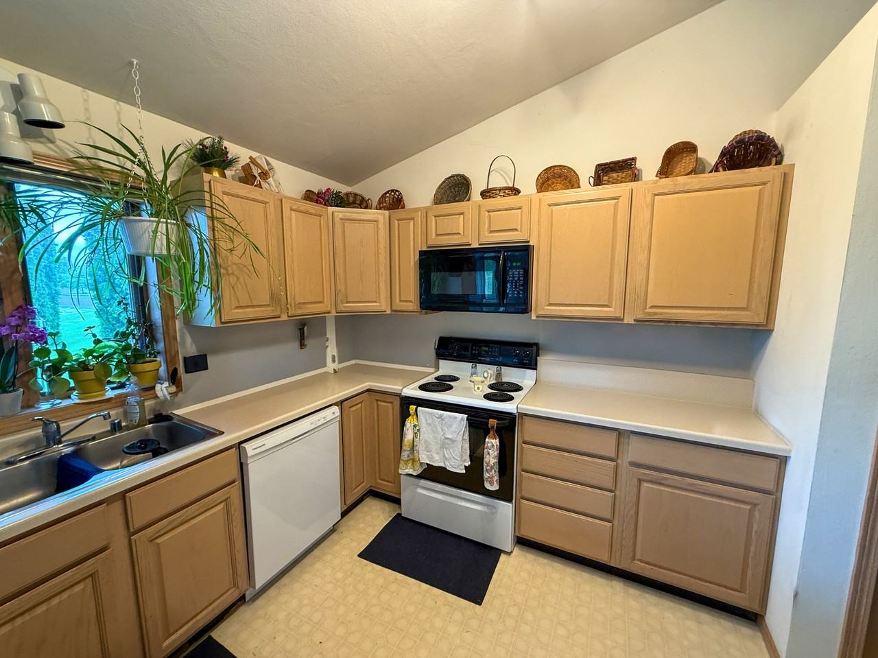 101 Northlawn Dr #A - Photo 3 of 19