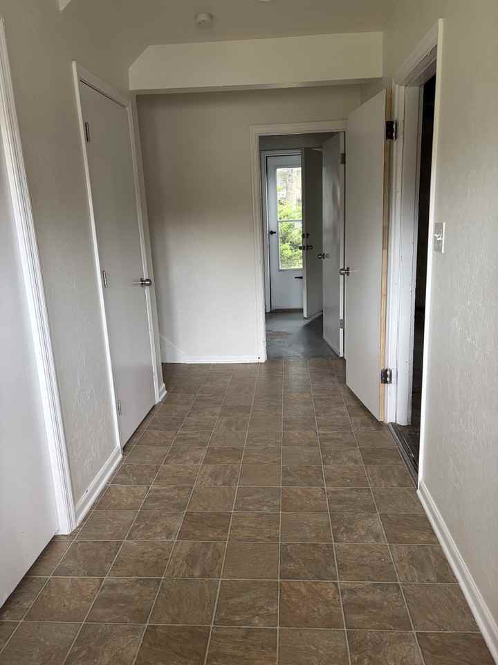 8808 E 111th St #1 - Photo 4 of 21