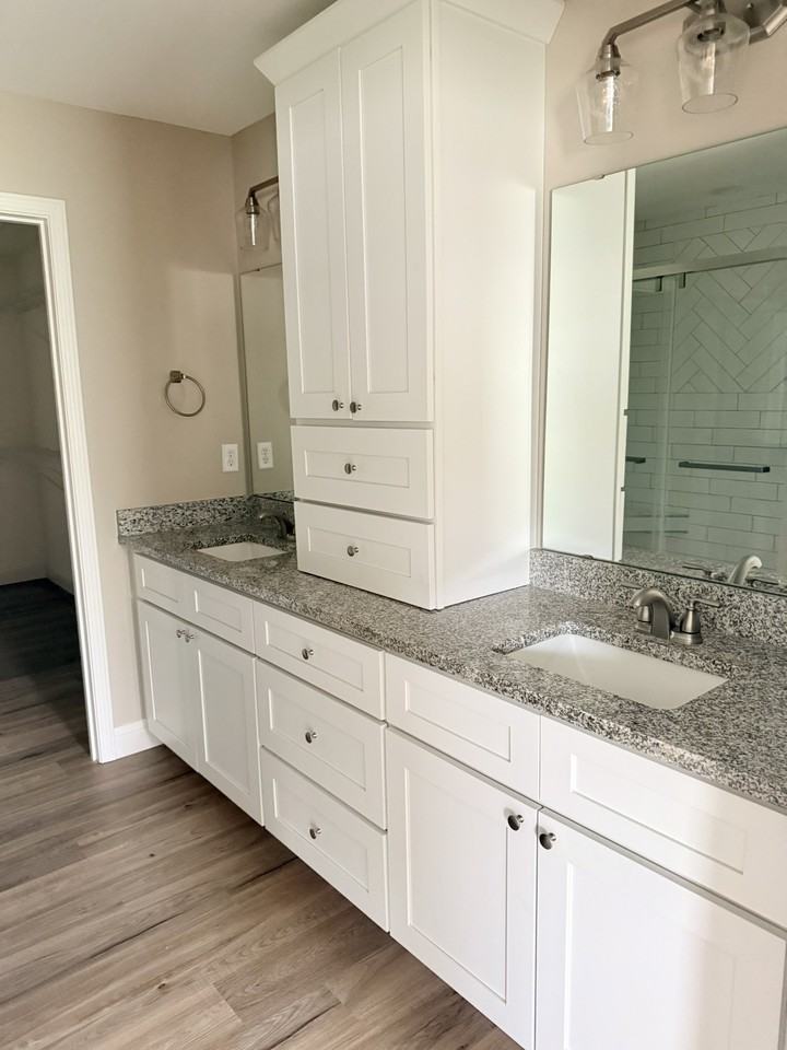 295 Oak Grove Cir - Photo 3 of 17